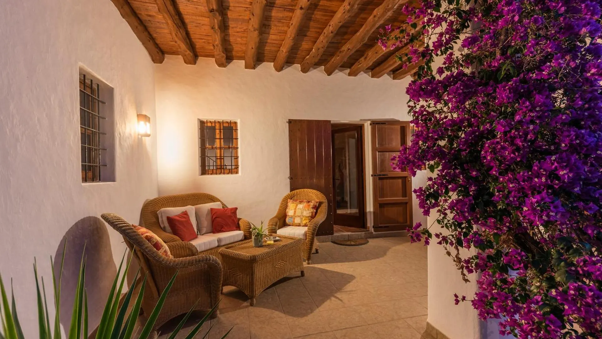 Villa Con Piscina-Zona Muy Tranquila - Privacidad - Sin Turismo Masivo Sant Carles de Peralta Spain
