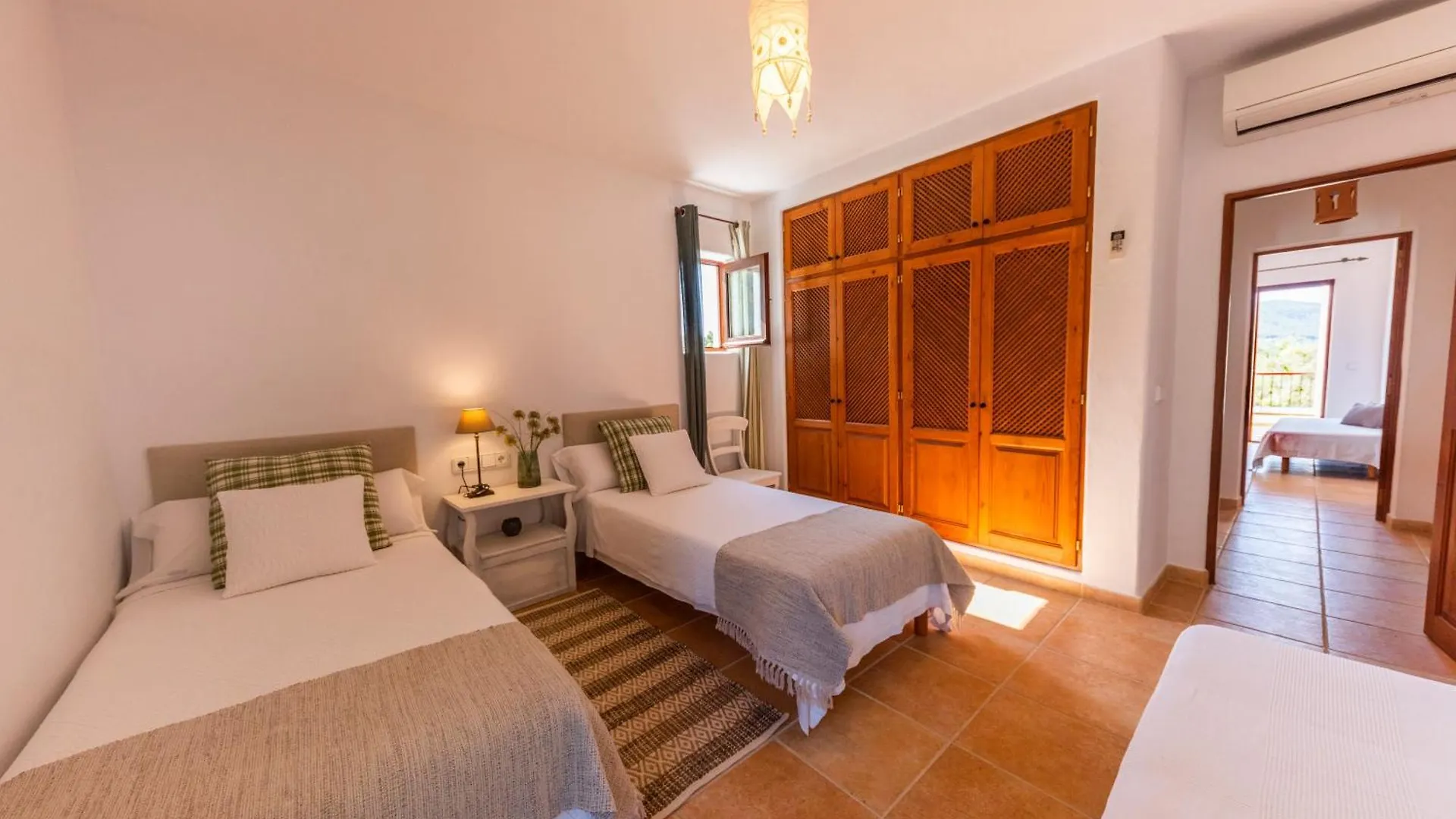 Villa Con Piscina-Zona Muy Tranquila - Privacidad - Sin Turismo Masivo Sant Carles de Peralta