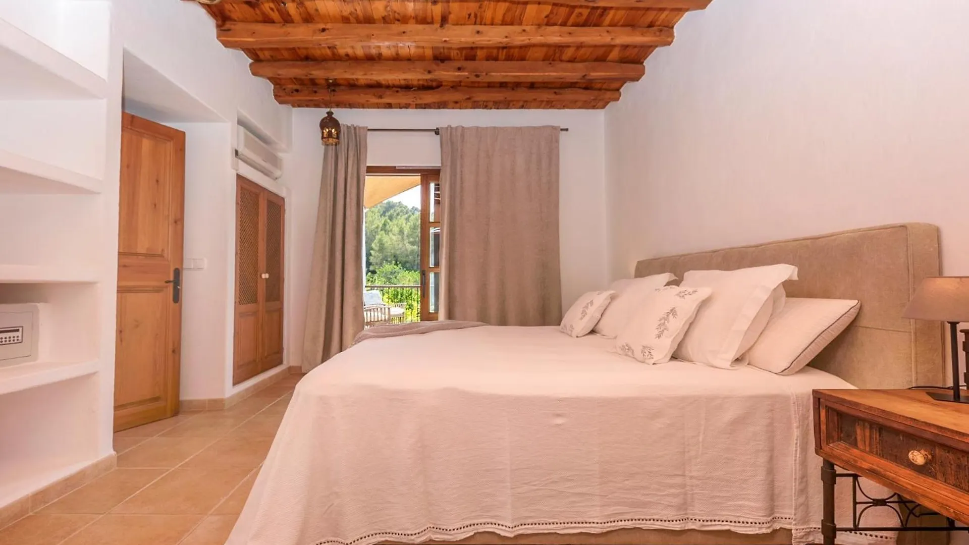 Villa Con Piscina-Zona Muy Tranquila - Privacidad - Sin Turismo Masivo Sant Carles de Peralta