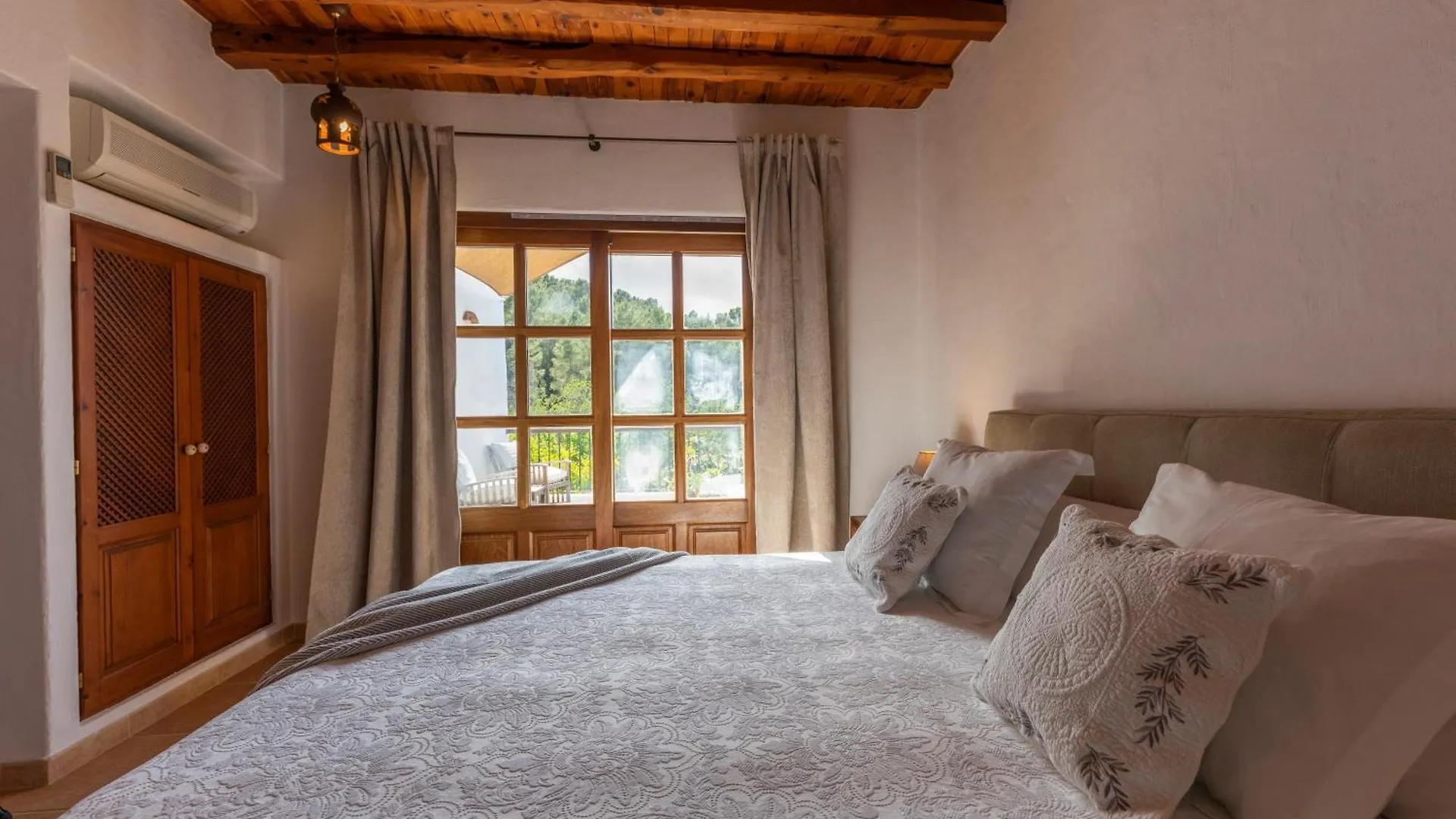 Villa Con Piscina-Zona Muy Tranquila - Privacidad - Sin Turismo Masivo Sant Carles de Peralta 0*,  Spagna